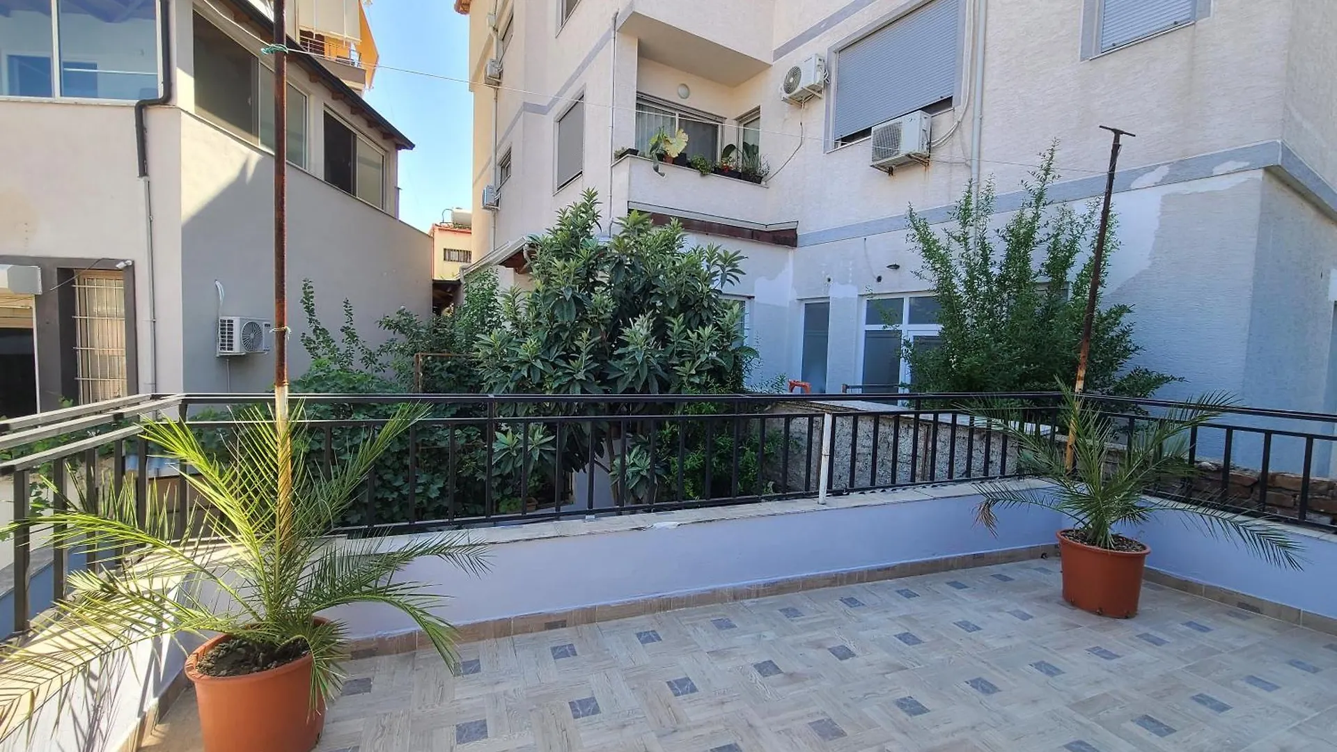 Guraziu Home Durres Albania